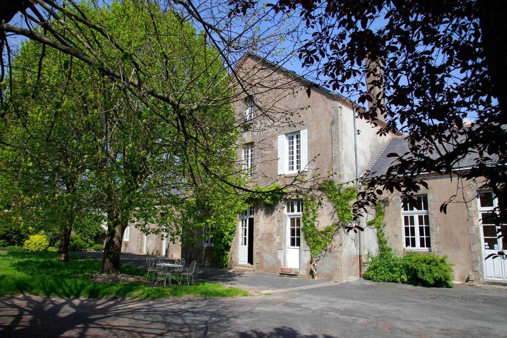 Bed and Breakfast La Bonne Ecole Les Landes-Genusson Екстер'єр фото
